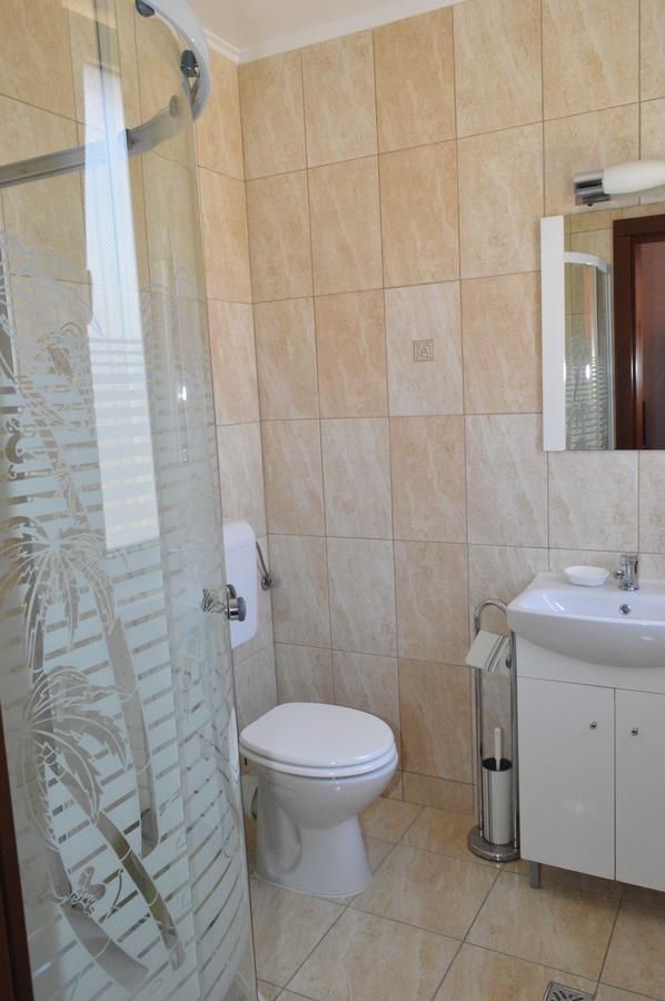 Hotel Casa Flora Sînmartin Esterno foto