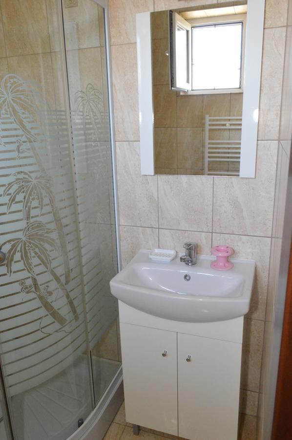Hotel Casa Flora Sînmartin Esterno foto