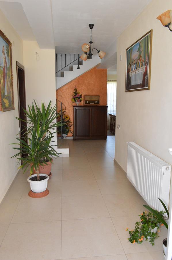 Hotel Casa Flora Sînmartin Esterno foto