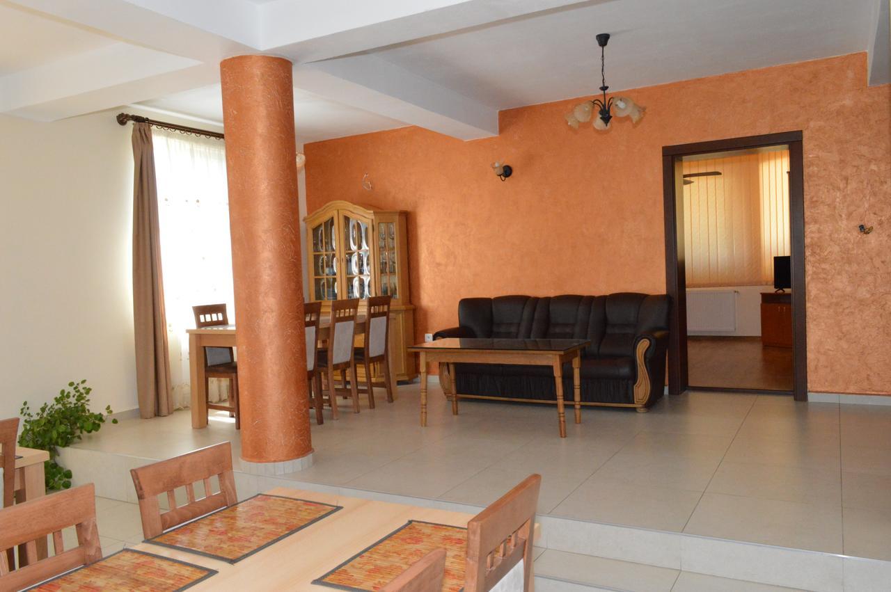 Hotel Casa Flora Sînmartin Esterno foto