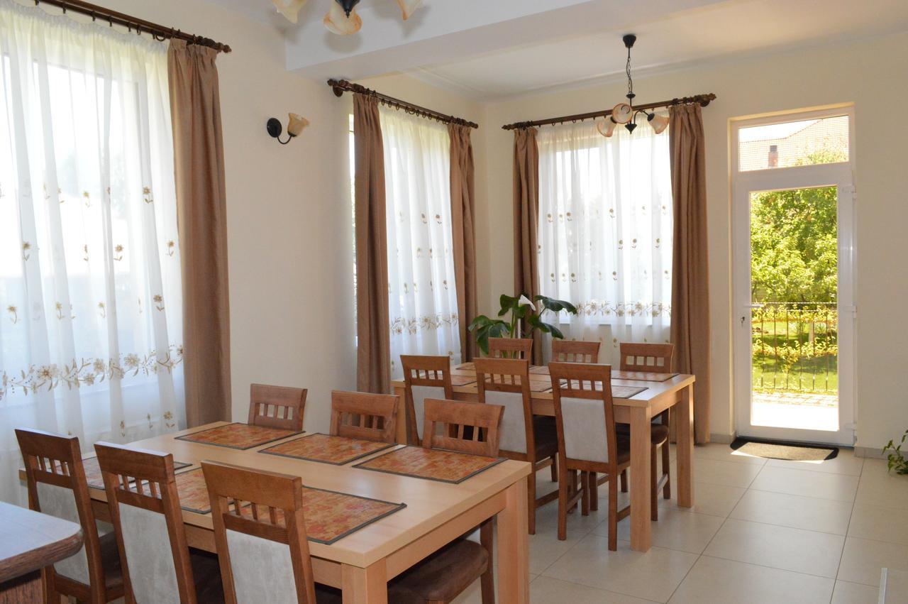 Hotel Casa Flora Sînmartin Esterno foto
